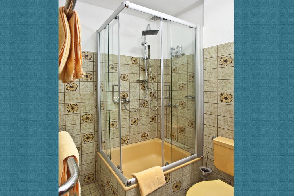 Hotel Zur Kastanie Mülheim an der Ruhr Pokoj fotografie