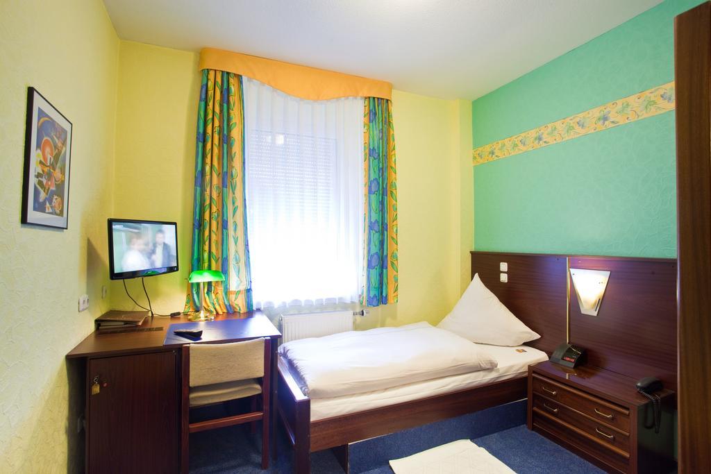 Hotel Zur Kastanie Mülheim an der Ruhr Pokoj fotografie